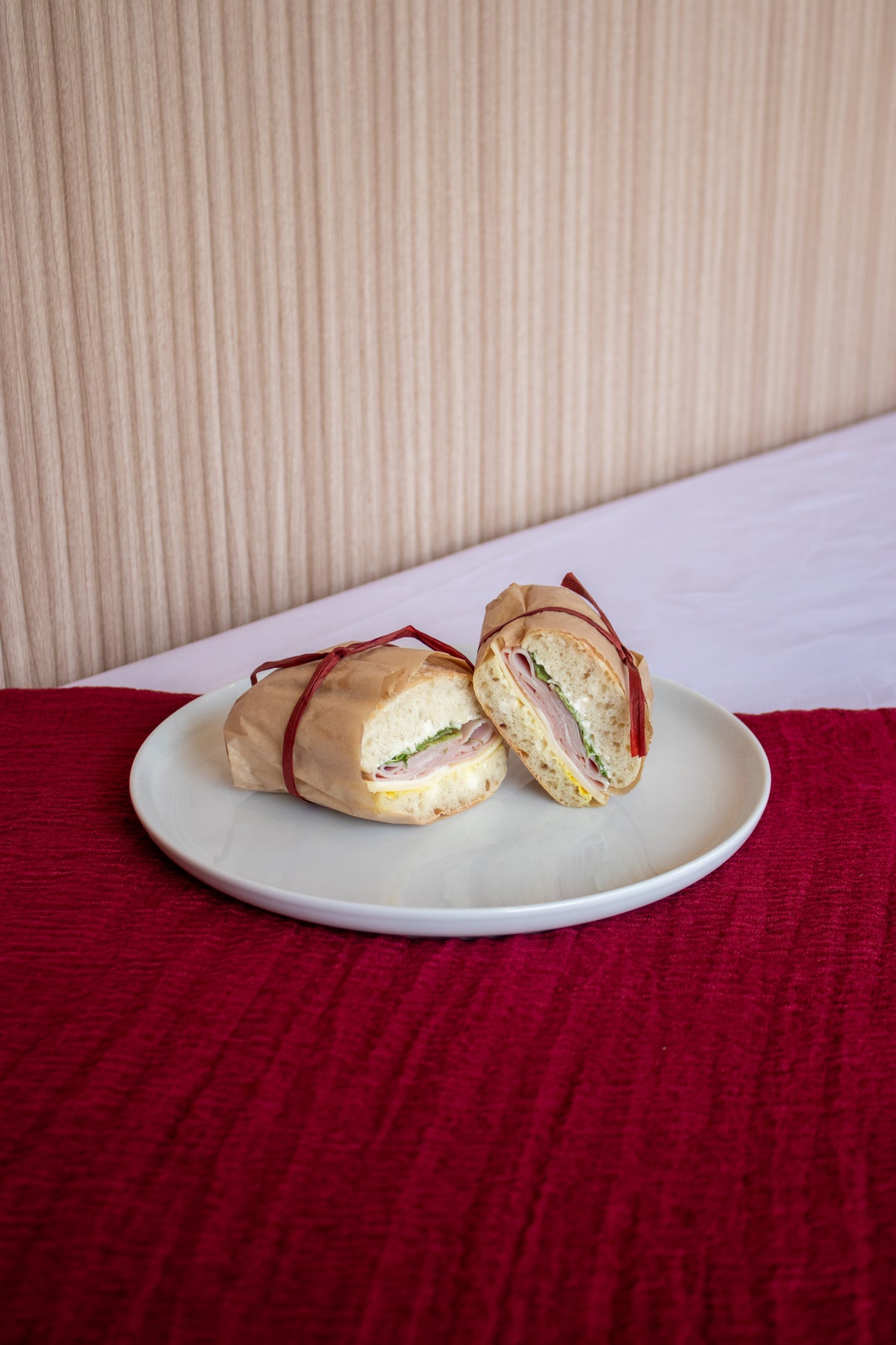 loulou-et-filles-traiteur-ciabatta-jambon-suisse_1